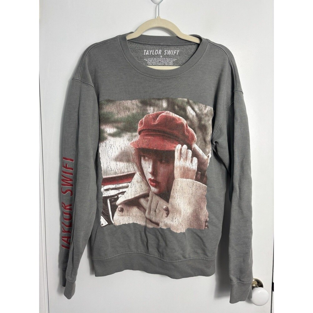 Taylor Swift Red Taylors Version Sweatshirt Womens S Gray Crewneck